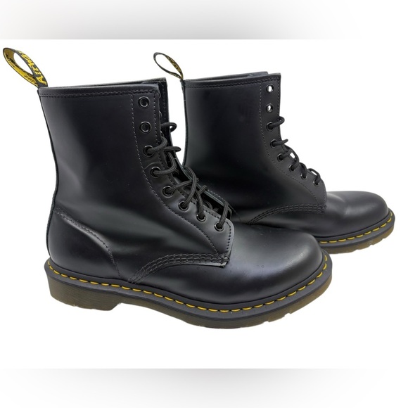 Like new! Dr. Martens 1460 smooth leather combat boots size 11 W/10 m - Picture 2 of 10